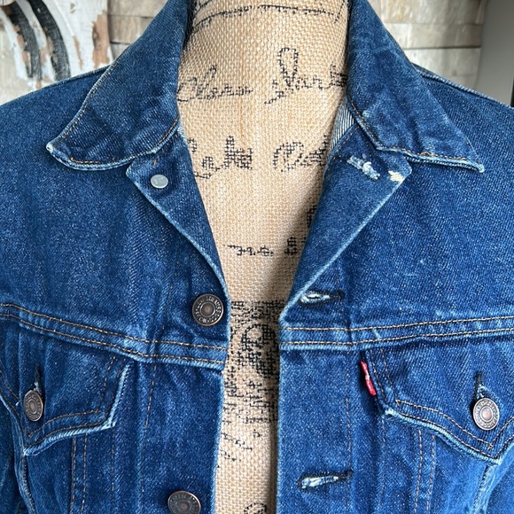 Vintage Levi dark wash button down jean jacket 70708 0216 Size 18. - Picture 2 of 16